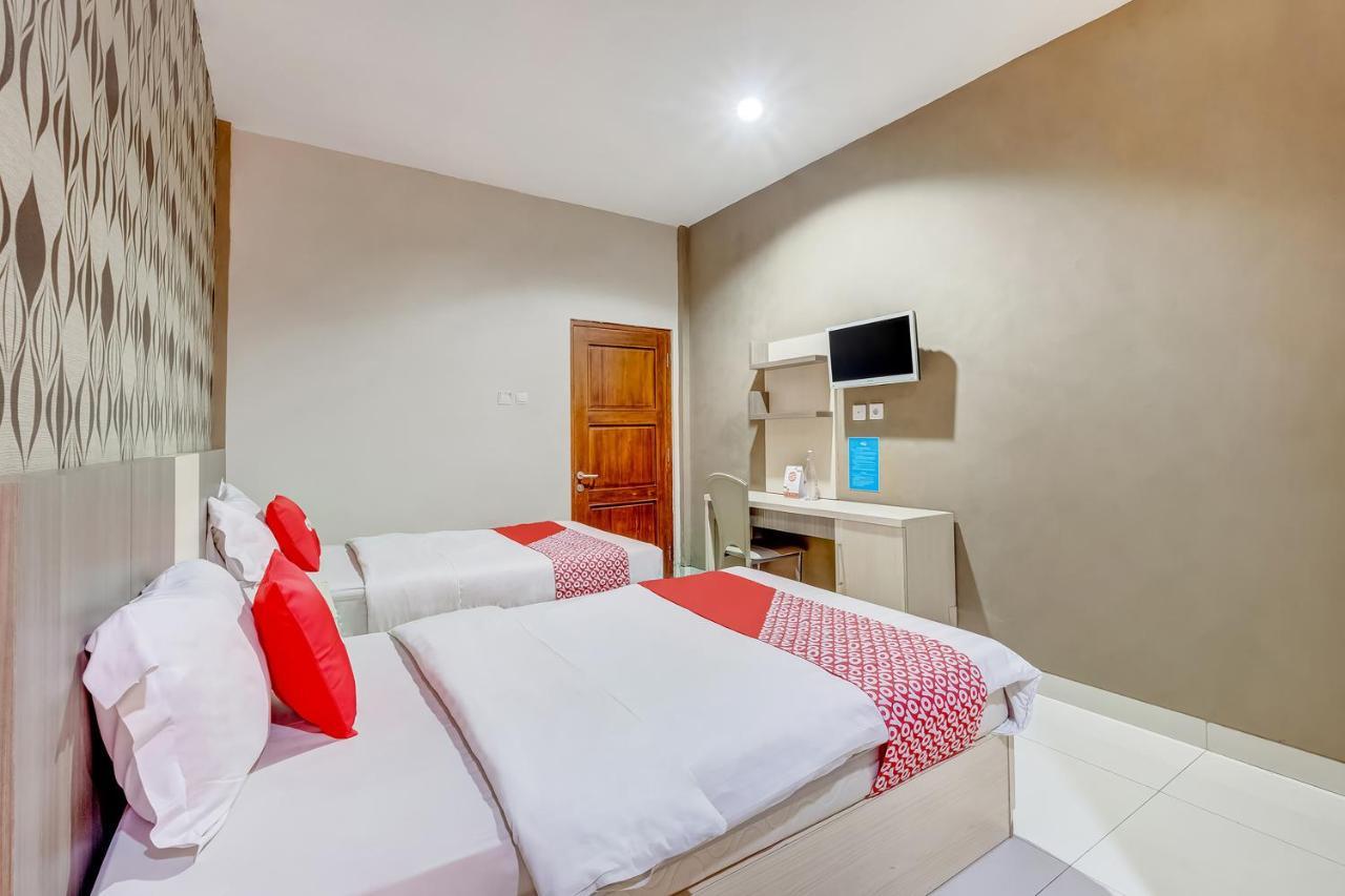 Oyo Flagship 3726 Tembok Batu Residence Tugu Exterior foto